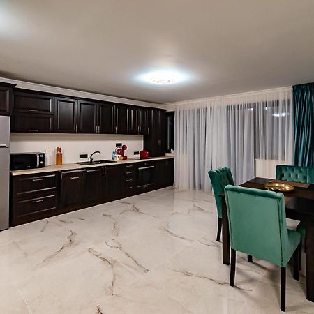 Moky Rezident 2 Apartment Arad Bagian luar foto