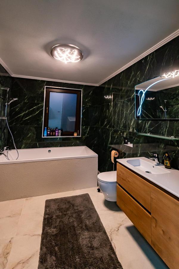 Moky Rezident 2 Apartment Arad Bagian luar foto