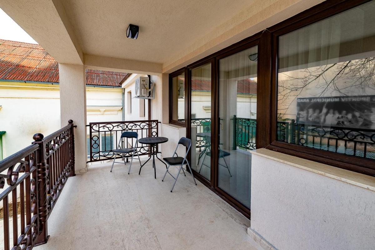 Moky Rezident 2 Apartment Arad Bagian luar foto