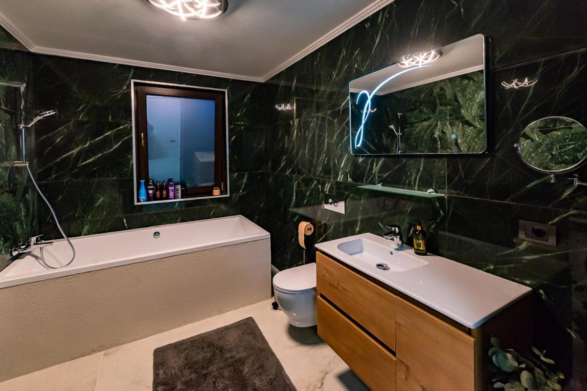 Moky Rezident 2 Apartment Arad Bagian luar foto