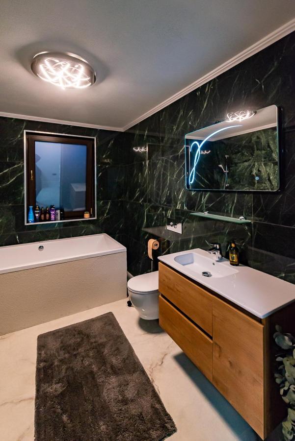 Moky Rezident 2 Apartment Arad Bagian luar foto
